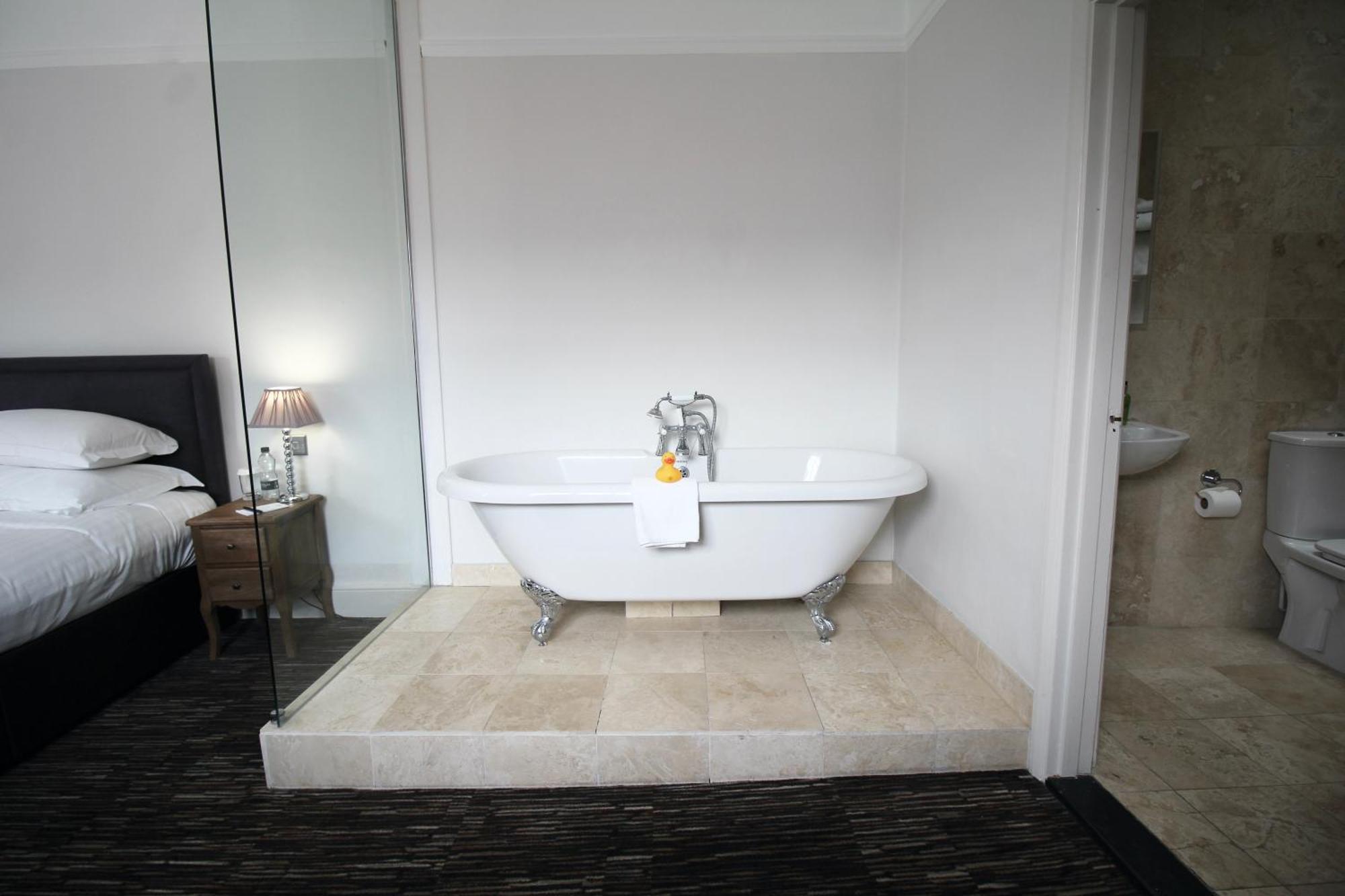 The Saracens Head Hotel Great Dunmow Ngoại thất bức ảnh