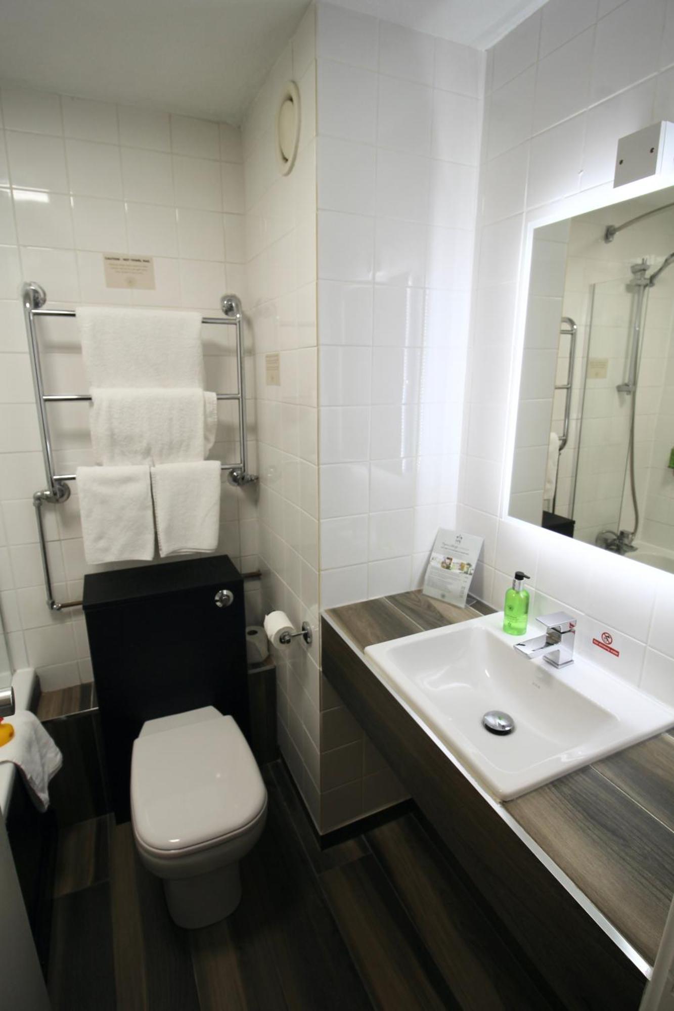 The Saracens Head Hotel Great Dunmow Ngoại thất bức ảnh