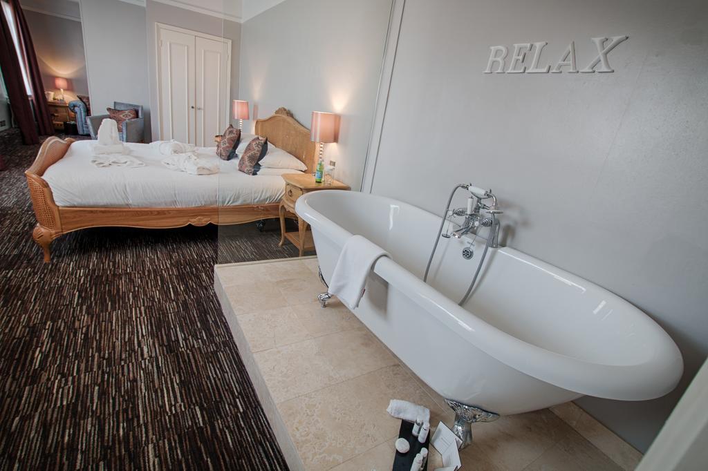 The Saracens Head Hotel Great Dunmow Ngoại thất bức ảnh