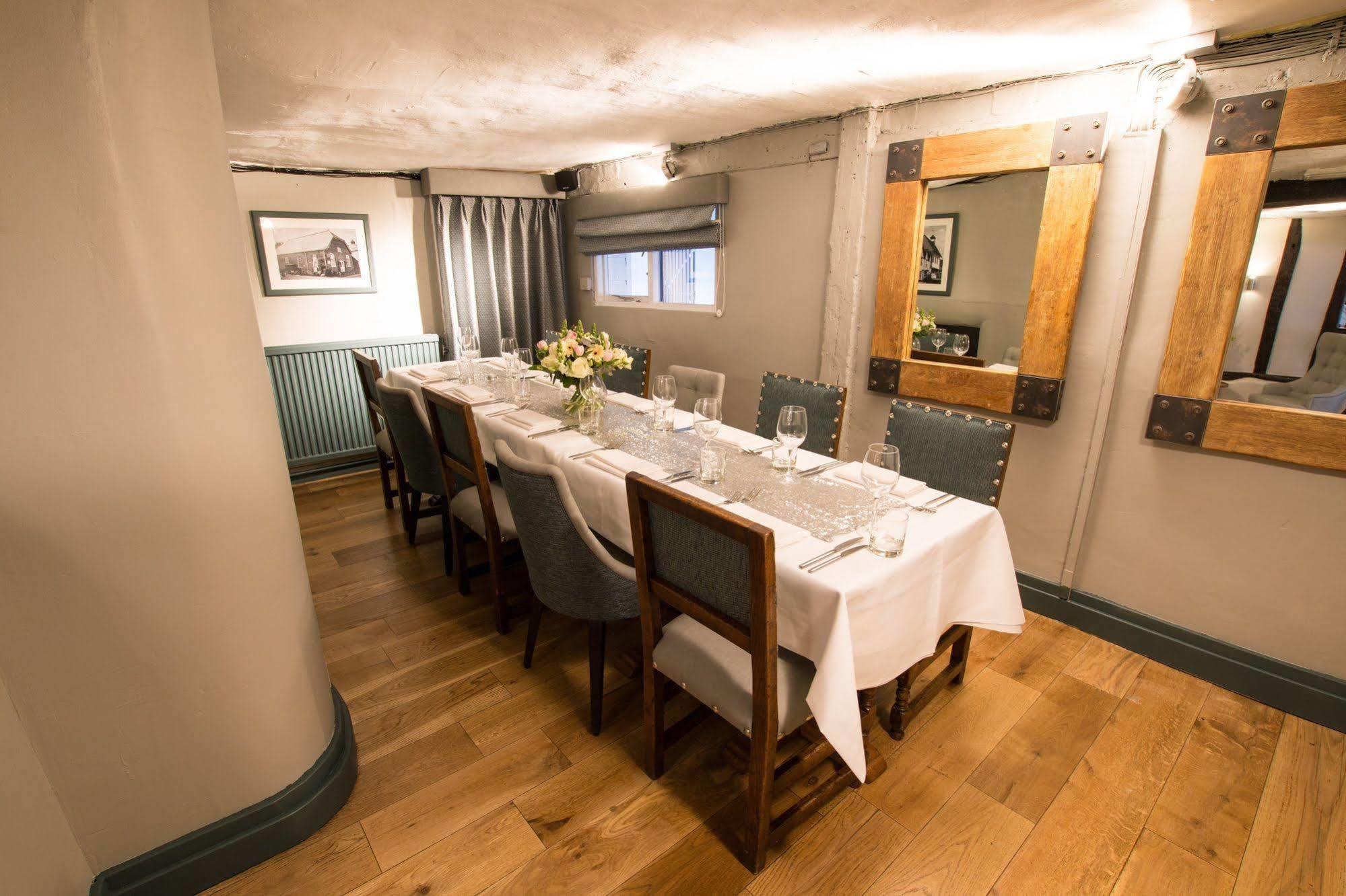 The Saracens Head Hotel Great Dunmow Ngoại thất bức ảnh
