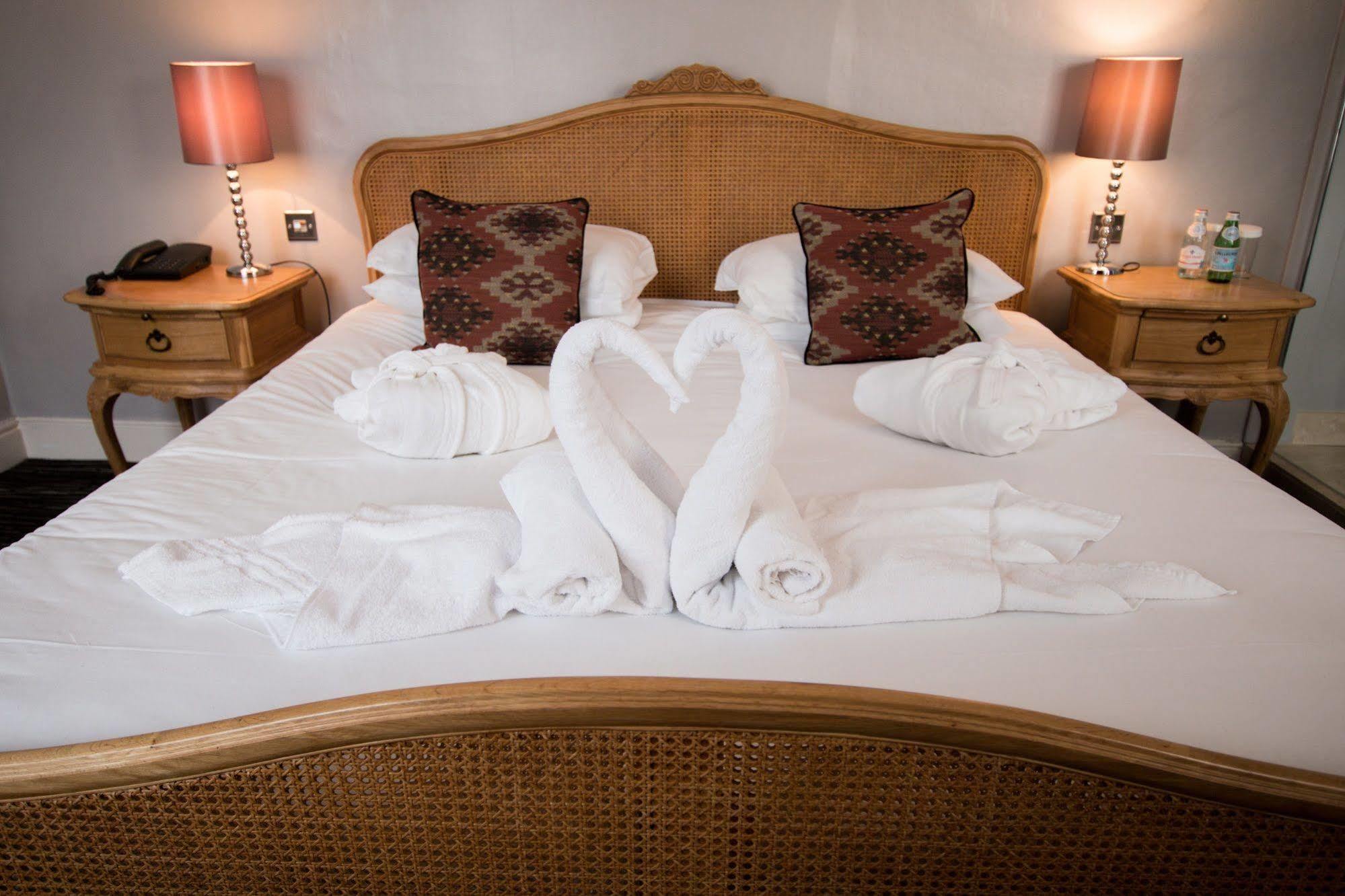 The Saracens Head Hotel Great Dunmow Ngoại thất bức ảnh